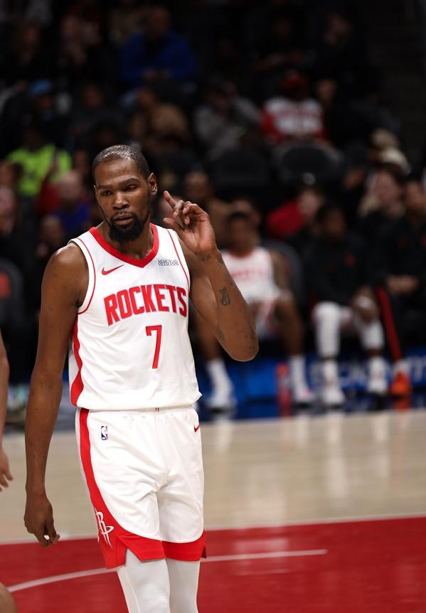 奇异果体育app-杜兰特背靠背31+3+5抢断难救主，申京11中3阿门8分，火箭不敌黄蜂